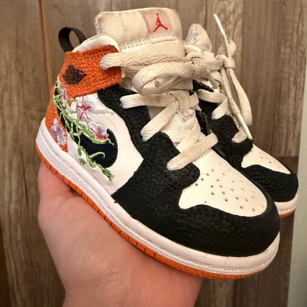 Jordan 1 Mid. Toddler 7c